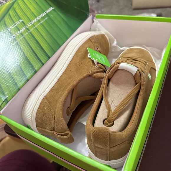 Cariuma OCA Low Suede Sneakers Unisex Camel Brown - Picture 7 of 8